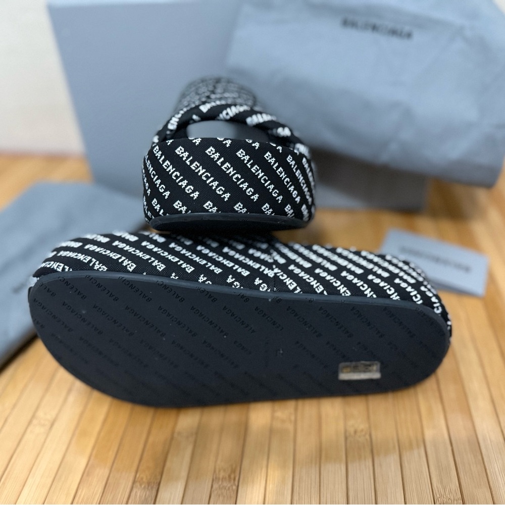 Balenciaga Monochrome Logo Slides sz 8 - Picture 4 of 7